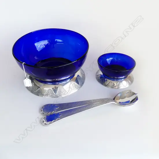 2 GRADUATED BLUE GLASS BOWLS (DIA 290, 155mm) EA WITH METAL STAND + PR MATCHING SALAD SERVERS