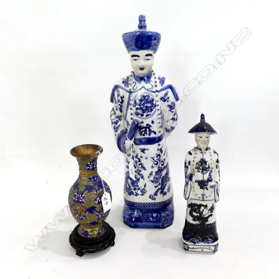 2 ORIENTAL B/W FIGURES H.445mm + CLOISONNE VASE ON STAND H.210mm