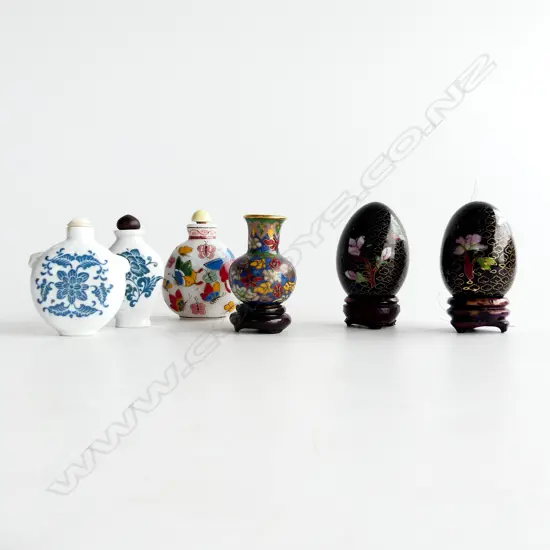 PR CLOISONNE EGGS, VASE & 3 SNUFF BOTTLES H.75mm