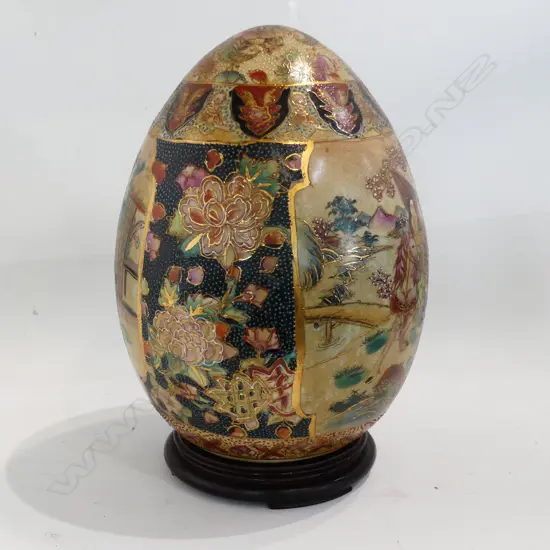 LG CHINESE PAINTED CERAMIC EGG ON STAND H.280mm