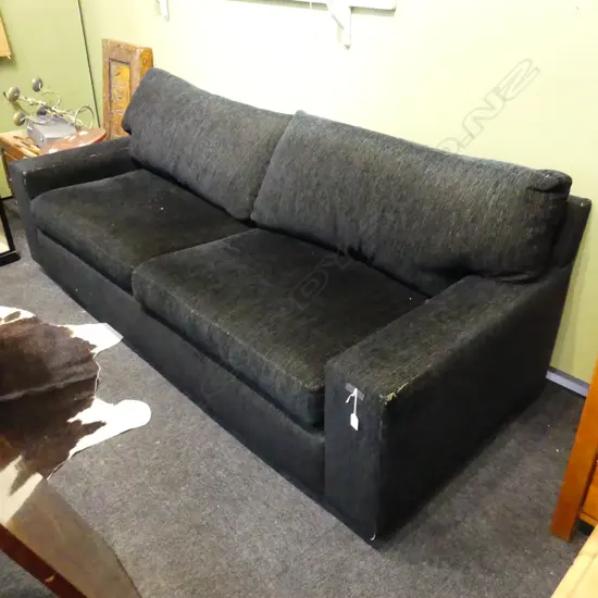 LG CONTEMPORARAY 3 SEATER SOFA 2100x880x700mm