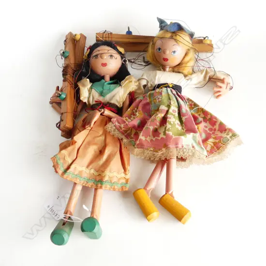 2 ENGLISH PELMAN PUPPETSH300MM