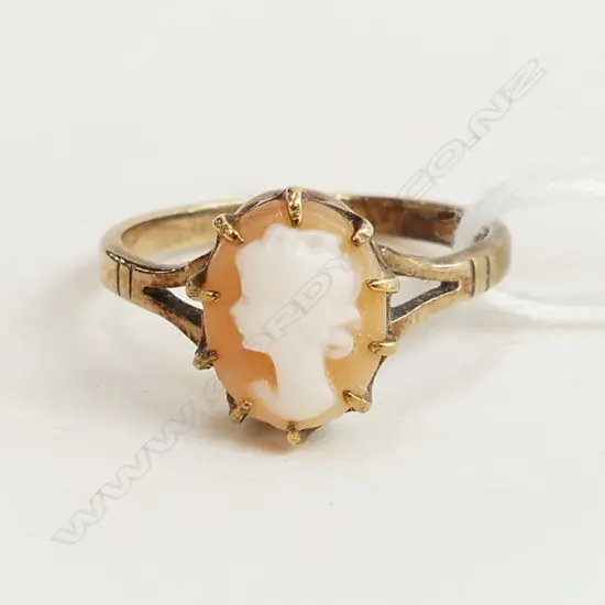 9CT GOLD & CARVED CAMEO RING 2.36GMS size O