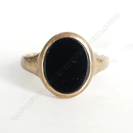 9CT GOLD & ONYX RING, 1.4gm   small size G 1/2