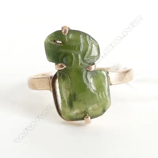 VINTAGE 9CT GOLD & POUNAMU TIKI RING slight loss to tiki side 2,2gms