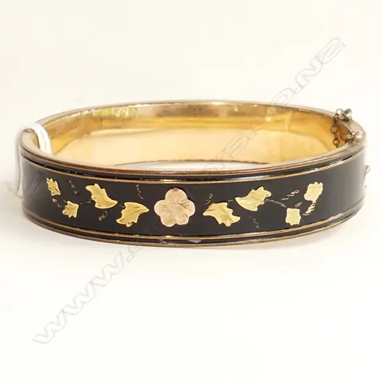 12CT GOLD FILLED BLACK ENAMEL MOURNING SNAP BANGLE w. 2 TONE GOLD DECORATION 50x55mm some wear