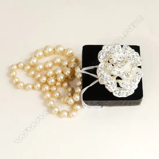 COSTUME PEARL NECKLACE & LGE FANCY RING silver ?