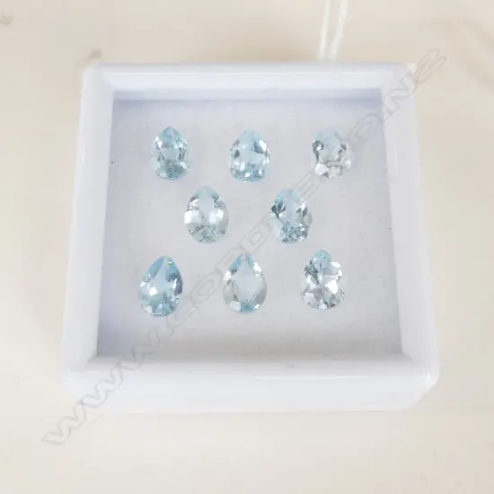 BLUE TOPAZ PEAR DROP 7X5 8 = 7.18CT