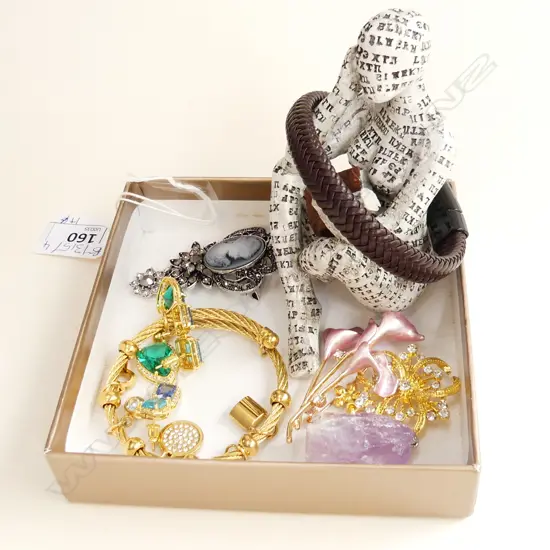 7 PCES COSTUME FASHION JEWELLERY + 'READER' SCULPTURE H.105mm AF