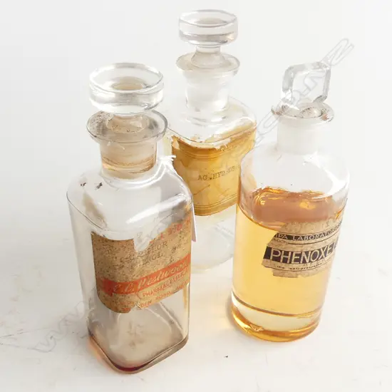 3 VINTAGE PHARMACY BOTTLES H.140mm