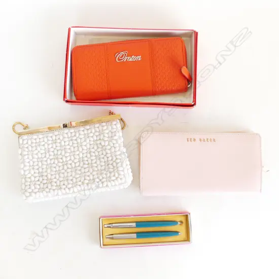 3 VINTAGE PURSES(1 BOXED) + BOXED PR PARKER PENS
