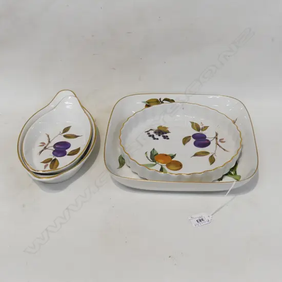 4 ROYAL WORCESTER EVESHAM DISHES; 270x270mm