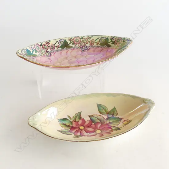 TWO MALING DISHES 'MAYBLOOM' AND 'DALIA' L.250mm IN EXC. CONDITION