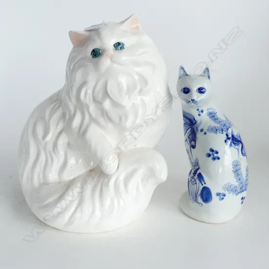 2 CERAMIC CATS SMALLER CRACKED H.255 / 340mm
