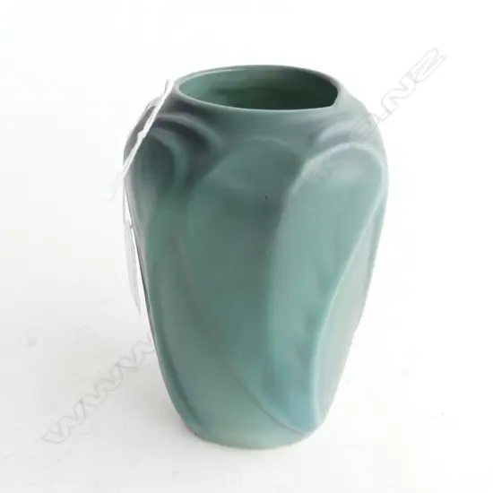 VAN BRIGGLE LEAF SCULPTED VASE signed H.135mm