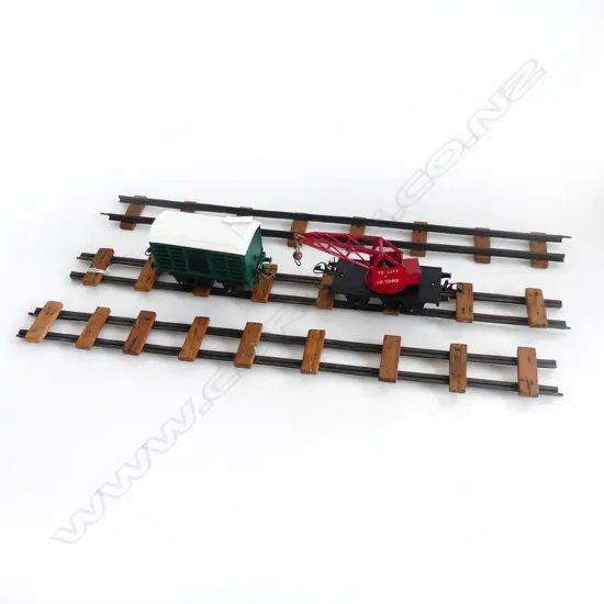 LARGE BOX HORNBY RAILS & 2 HORNBY CARRAGES