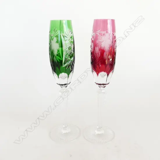PAIR OF HEAVY QUALITY CUT CRYSTAL CHAMPAGNE FLUTES IN CRANBERRY AND GREEN ETCHED WITH GRAPES & LEAVES H. 28CM