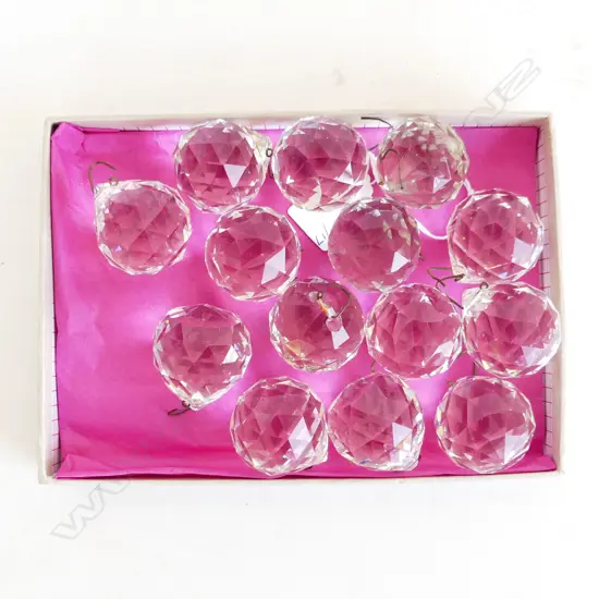 14 QUALITY VINTAGE CUT CRYSTAL FACETED BALLS WITH BRASS HANGING WIRE D. 40MM