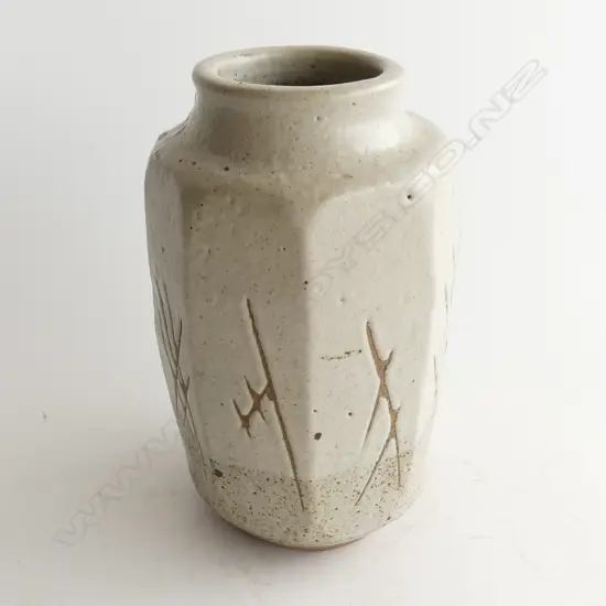 NZ STUDIO POTTERY VASE SIGNED H250MM