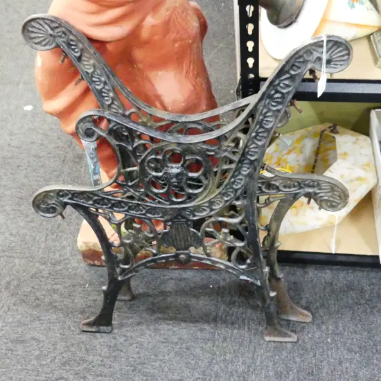 PR CAST IRON BENCH ENDS H.700mm