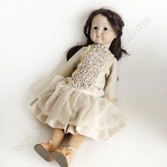 SIMON & HALBIG ANTIQUE PORCELAIN DOLL