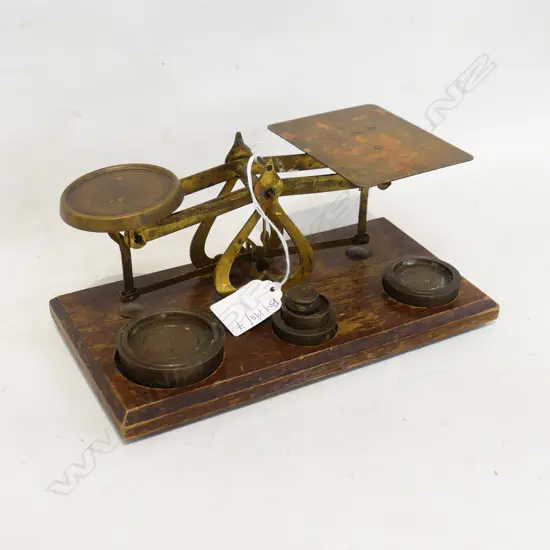 ANTIQUE SCALES w. 5 IMPERIAL WEIGHTS W.220mm
