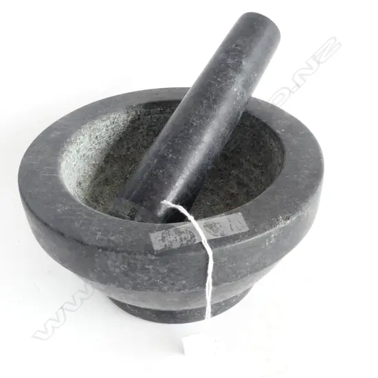 BLACK QUARTZ MORTAR & PESTLE 195mm dia