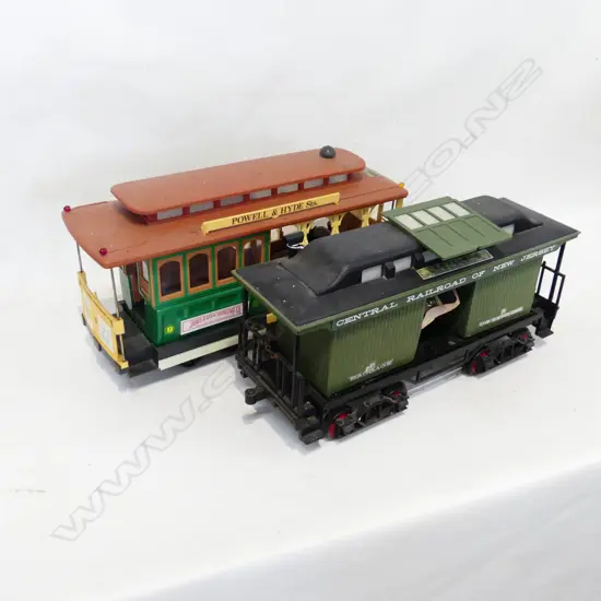 2 JIM BEAM RAIL CARRIAGE DECANTERS UNOPENED