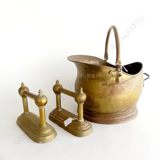 BRASS COAL SCUTTLE (H. 150mm not incl handle)  & PR FIRE DOGS 