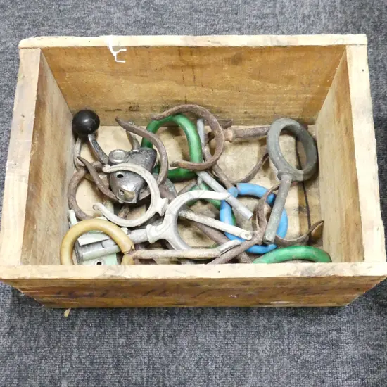 BOX OF ASST ROWLOCKS ETC