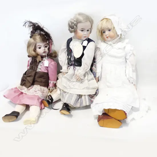 3 MODERN DOLLS. PORCELAIN HEADED ONE WITH JANIS HARRIS LABEL. 