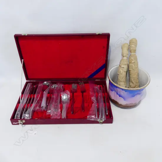 4 ITEMS. PAIR RESIN CHINESE FIGS H. 290mm BOXED PLATED CUTLERY SET & SMALL SYLVAC JARDINIERE 180X145mm