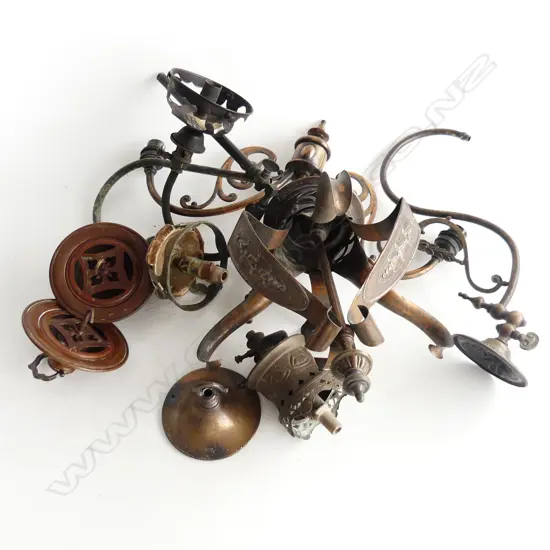 BOX LOT VINTAGE LIGHT FITTINGS / LAMP PARTS / ARTS & CRAFTS ETC