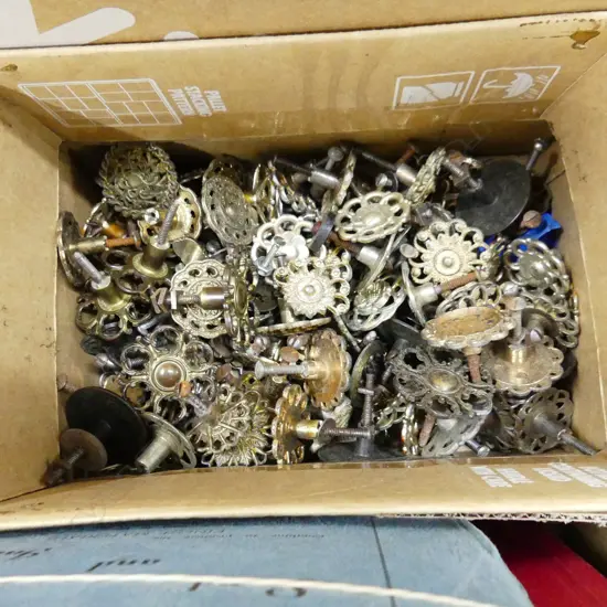 BOX LOT ASST. RETRO HANDLES