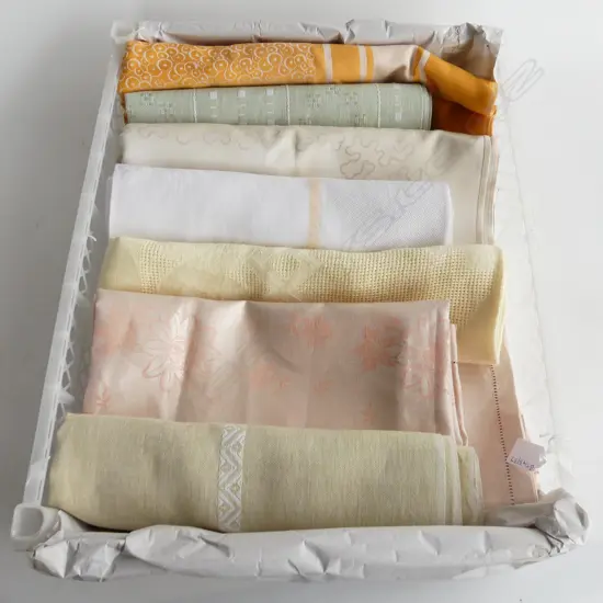 TRAY OF VINTAGE LINEN 7 TABLE CLOTHES LARGEST 1M600MM