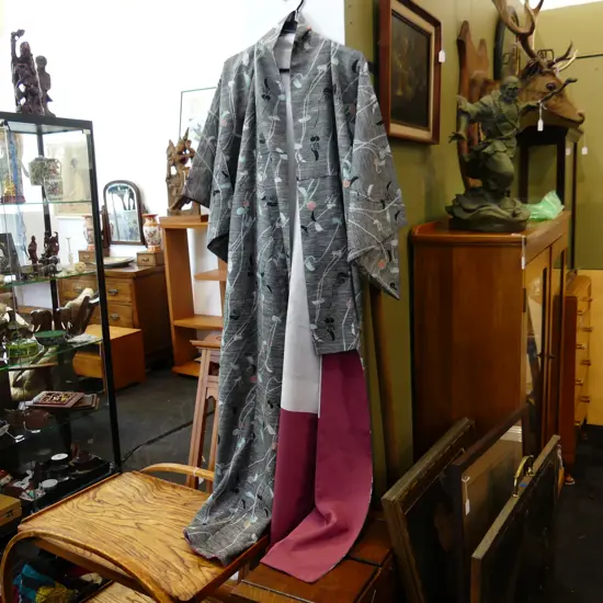 VINTAGE JAPANESE KIMONO GREY COLORWAY. L.1500mm