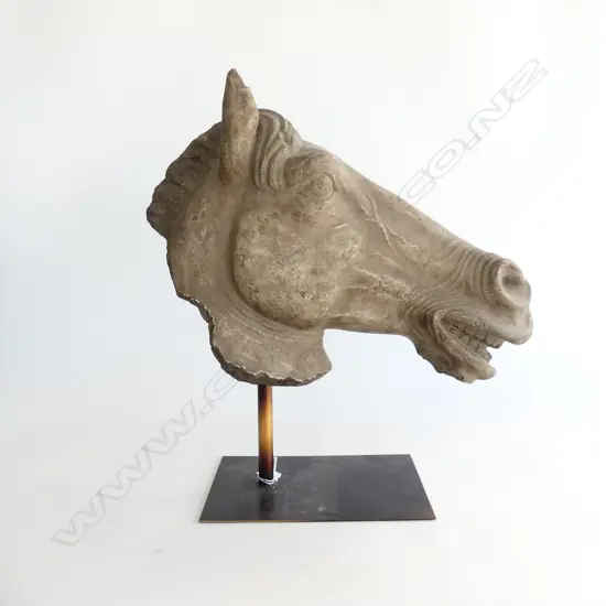 LG RESIN HORSES HEAD ON STAND H.540mm W.500mm