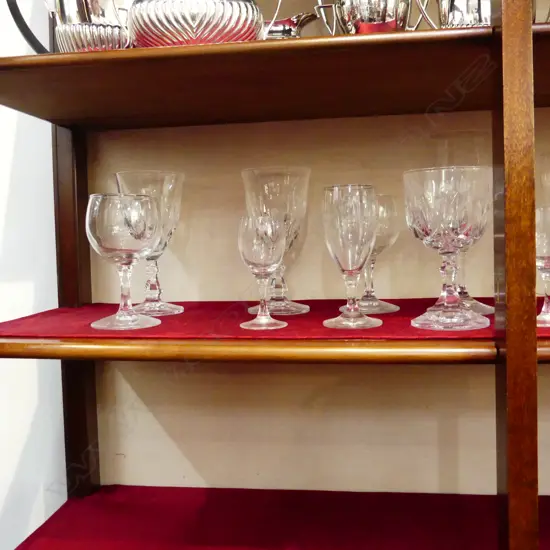 BOX WINE GLASSES: mainly glass + crystal
