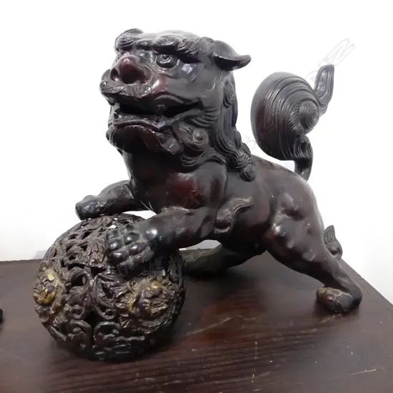 CAST IRON FOO MALE DOG WITH BALL, 441 x.352mm