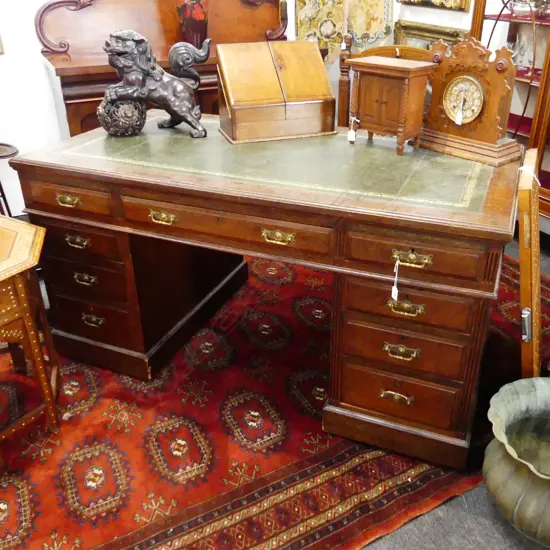 EDWARDIAN OAK DOUBLE PEDESTAL DESK - LEATHER TOP
