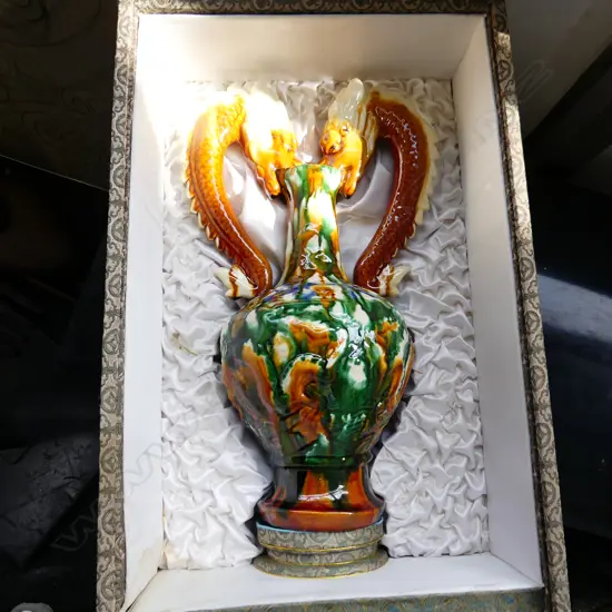 LG BOXED CHINESE VASE; SANCAI GLAZE w. DRAGON HANDLES H.400mm