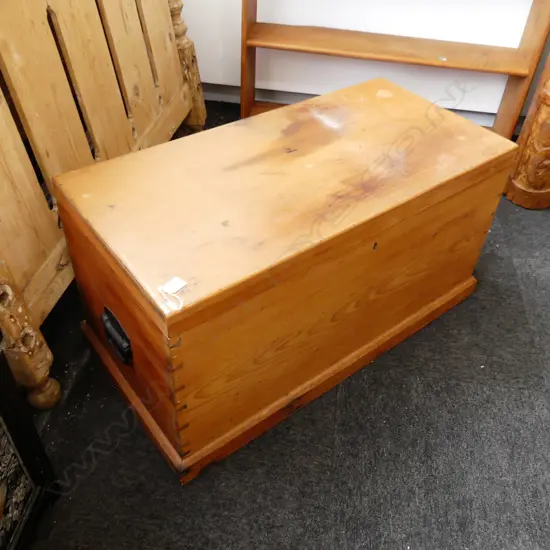 LG WOODEN BLANKET BOX TRUNK 935x475x465mm