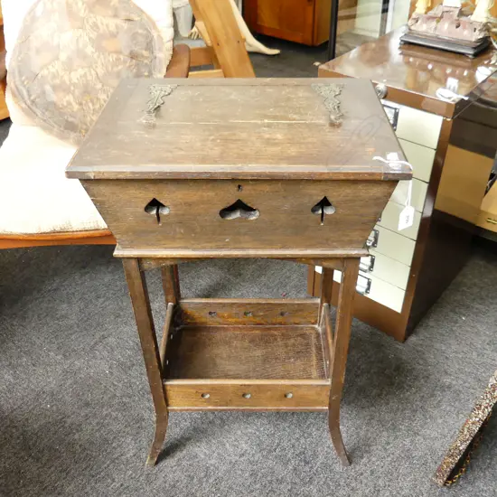 EARLY 20thC OAK ARTS & CRAFTS SIDE TABLE 445x330x720mm minor faults