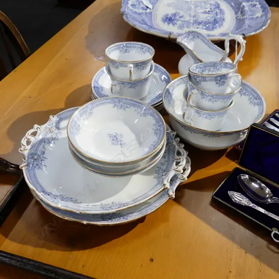 17 PCE DAVENPORT PART TEA SET