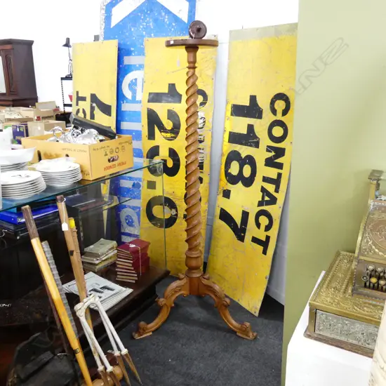 VICTORIAN STYLE BARLEY TWIST STANDARD LAMP H.1720mm