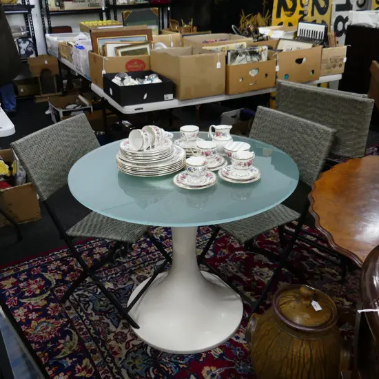 TULIP STYLE TABLE - GLASS TOP 900mm dia + 4 FOLDING CHAIRS