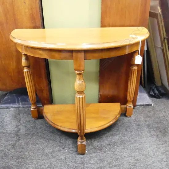 WOODEN HALF ROUND TABLE 615x330x540mm