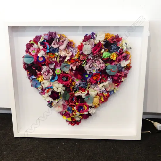 LG FRAMED FABRIC FLOWER HEART 855x950mm overall