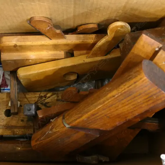 BOX OF 9 WOODWORK MOULDING PLANES PLUS SCRIBE