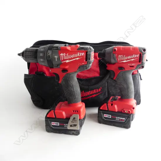 MILWAUKEE BATTERY DRILL & DRIVER SET W CHARGER ETC in bag